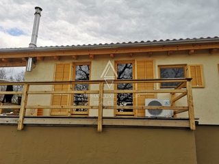 Istra, Višnjan: Skandinavska lesena hiša s teraso