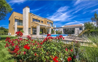 Istra, Sveti Lovreč- Moderna vila z bazenom in velikim vrtom