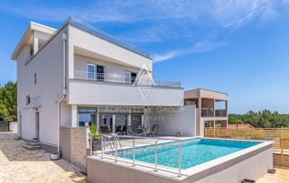 Čudovita vila z bazenom, 300M do plaže, Istra, Pula