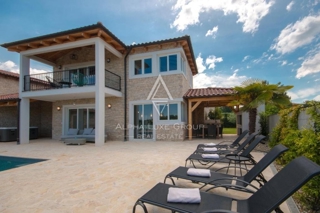 Čudovita kamnita vila z bazenom in pogledom na morje, Istra, Poreč
