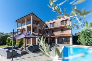 Lepa apartmajska hiša z bazenom blizu morja, Istra, Medulin