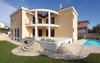 Luksuzna klasična vila z bazenom 50 metrov od plaže, Istra, Medulin