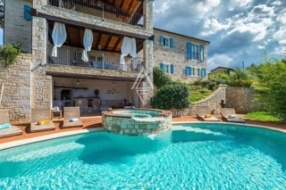Unikatno zasnovana kamnita vila s pogledom na morje in bazenom, Istra, Sveti Lovreč
