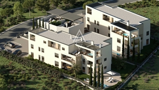 Poreč, Istra: Pritlično stanovanje z vrtom pri plaži