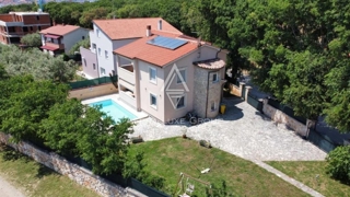 Istra, Pula, Prostorna vila z bazenom blizu zgodovinskega centra