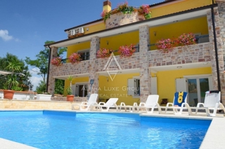 Vila z bazenom na slikovitih obrobjih Poreč, Istra