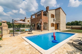 Svetvinčenat, Istra - Elegantna kamnita vila v ekskluzivni skupnosti