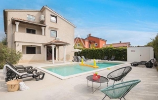 Sodobna vila z bazenom in pogledom na morje v Poreč, Istrija