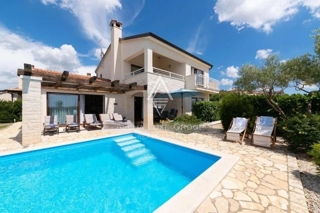 Poreč, Istra: Ekskluzivna vila z panoramskim razgledom naprodaj