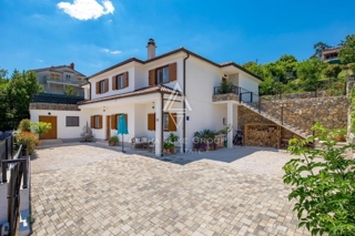 Čudovita hiša z bazenom in dvema apartmajema, Opatija