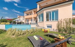 Vila z bazenom v bližini plaže, Istri, Pula