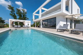 Istra, Labin: Luksuzna vila z ogrevanim bazenom