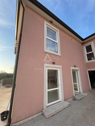 Istra, Novigrad – Poslovni prostor na vidni lokaciji