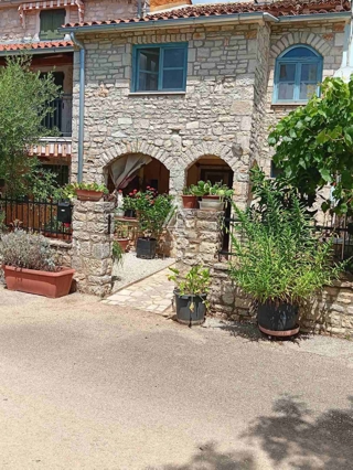 Istra, Poreč, Tradicionalna kamnita vrstna hiša naprodaj