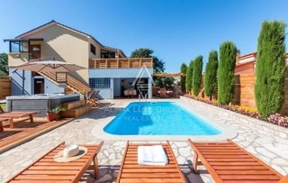 Odkrijte čar Istre, Loborika - Sublimna vila za družinsko spokojnost
