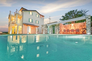 Očarljiva Vila z bazenom in očarljivim razgledom, Istra, Motovun