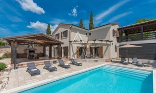 Svetvinčenat, Istra: Na prodaj resort s 6 vilami in bazeni