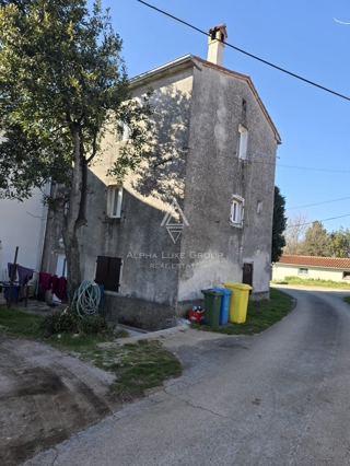 Nedešćina, Istra – Prenovljena hiša s tremi etažami