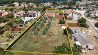 Istra, Poreč, Prostorna družinska hiša z velikim vrtom naprodaj