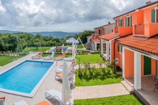 Rabac: Ekskluzivna vila z dvema apartmajema in skupnim bazenom