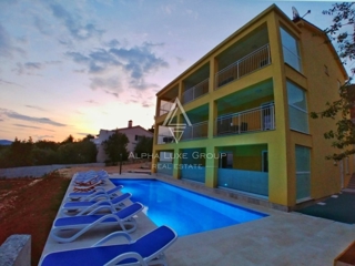 Apartmajska hiša z bazenom in pogledom na morje, Istra, Labin