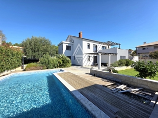 Istra, Pula: Moderna hiša z bazenom in tremi enotami