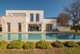 Izjemna 4-sobna vila z modernim oblikovanjem blizu centra Poreč