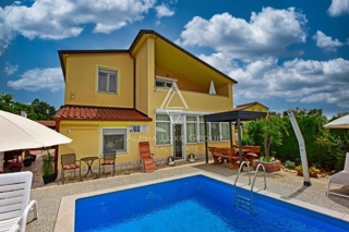 Hiša z bazenom in petimi apartmaji, Istri, Poreč