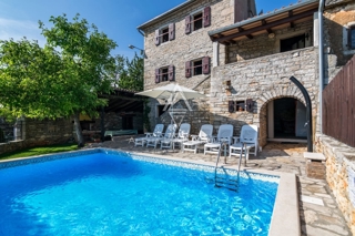 Kamnita hiša z bazenom in panoramskim razgledom, Istra, Oprtalj