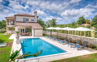 Kanfanar, Istra: Elegantna vila z bazenom in vrtom
