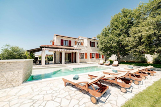 Istra, Višnjan: Čarobna rustikalna hiša z bazenom