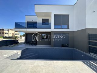 Poreč, okolica – Luksuzno stanovanje 93,32 m² z lastnim bazenom