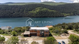 Istra, Labin, okolica - atraktivna vila v roh-bau fazi na odlični lokaciji, 80 m od morja