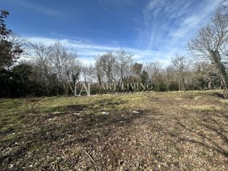 Grožnjan, okolica - atraktivno gradbeno zemljišče, 1100 m2 s čudovitim razgledom