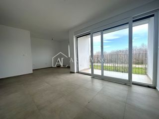 Poreč, okolica - PRILOŽNOST, atraktivno dvosobno stanovanje v prvem nadstropju