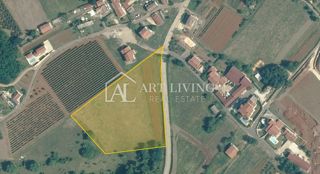 Poreč, okolica - prostorno gradbeno zemljišče na mirni in lepi lokaciji