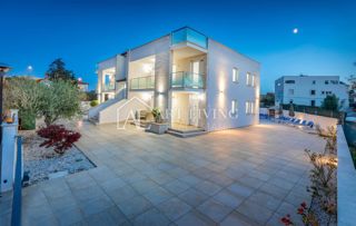 Istra, Umag – Privlačna apartmajska hiša, 300 m od morja