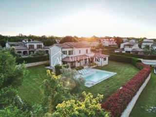 Poreč, okolica - razkošna rustikalna vila z bazenom