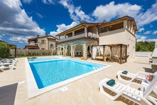Istra, Svetvinčenat, okolica – čudovita vila z velikim bazenom