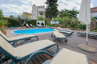 Apartmanska kuća, 12 apartmana,blizina plaže, Umag