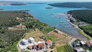 Istra, Građevinsko zemljište 70 m od mora za izgradnju luksuzne vile, Pomer | Medulin – Investirajte sada!