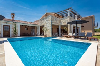 Luksuzna Vila s bazenom, namještena, vrt, garaža, 12km od Fažane, okolica Pule