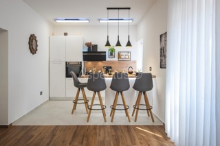 Stan u centru, kompletno adaptiran i namješten, Pula