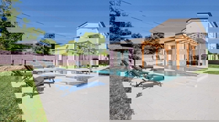 Istra, Ekskluzivna hiša v Mutvoranu – popolnoma opremljena, z bazenom in vrtom