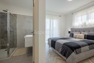 Istra, Ekskluzivna kuća u Mutvoranu – potpuno namještena, s bazenom i vrtom