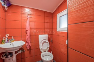 Dvije kuće, dvorište, Pula, centar