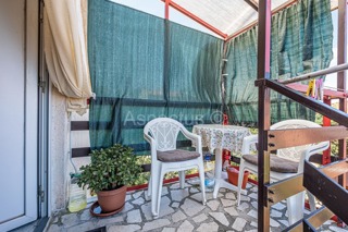 Stan s četiri spavaće sobe, 300 m od plaže, Medulin, Banjole