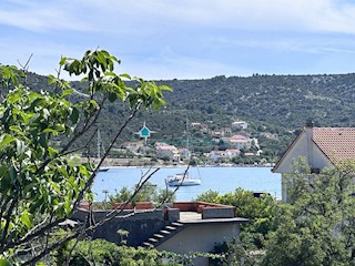 Dalmacija , Split , Vinišćce , zazidljivo zemljišče , mešano naselje , temno rumena cona , pogled na morje