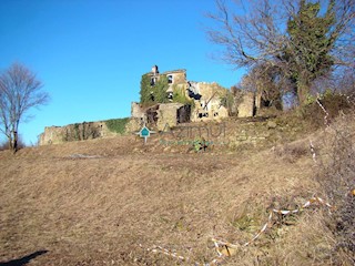 Istra, Grožnjan, Kuberton , gradbeno zemljišče 2400m2, kompleks naselij