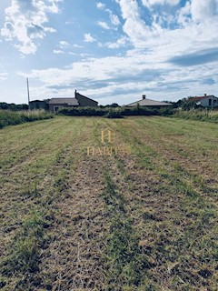 Istra, Ližnjan okolica, zazidljiva parcela 900m2, stanovanjska raba